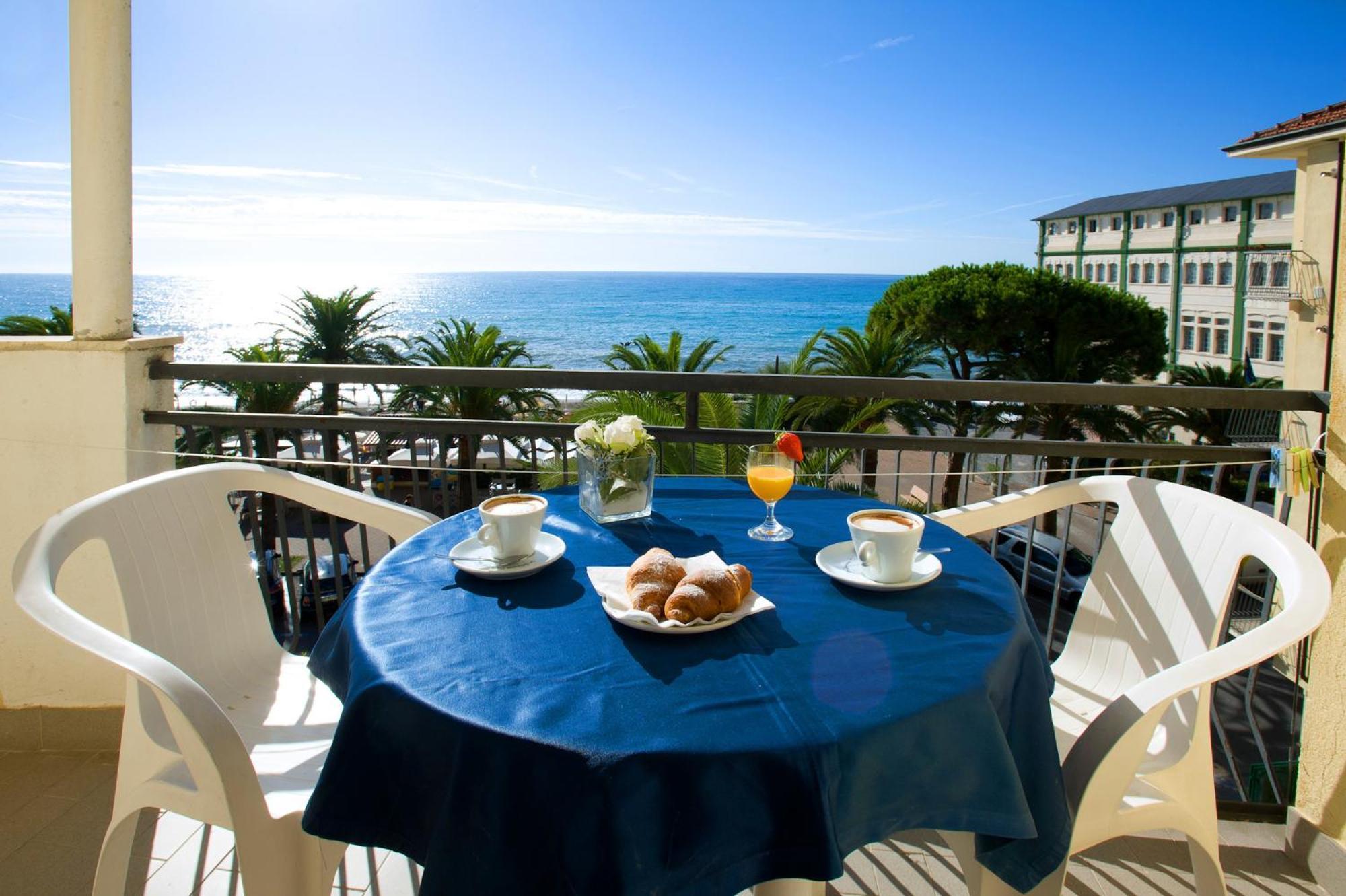Hotel Lido Pietra Ligure Dış mekan fotoğraf