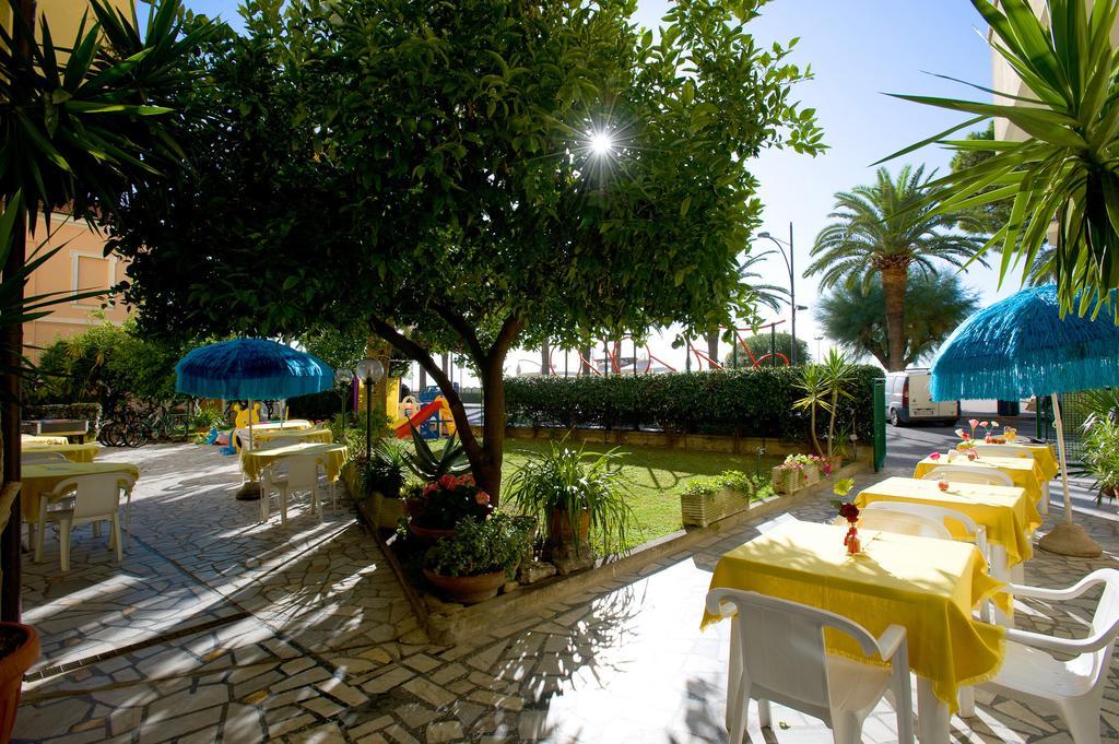 Hotel Lido Pietra Ligure Dış mekan fotoğraf