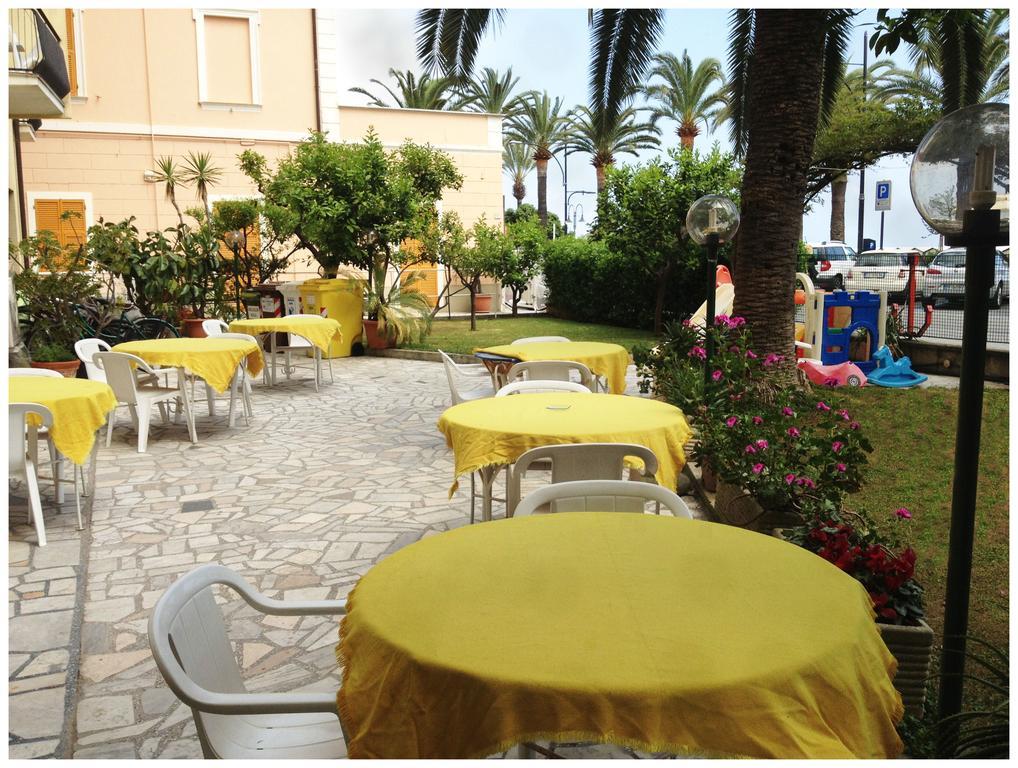 Hotel Lido Pietra Ligure Dış mekan fotoğraf